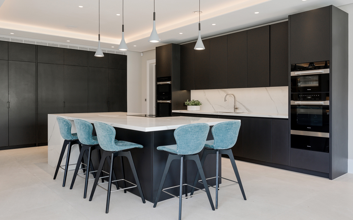 Private house in Esher Surrey: Photo 9