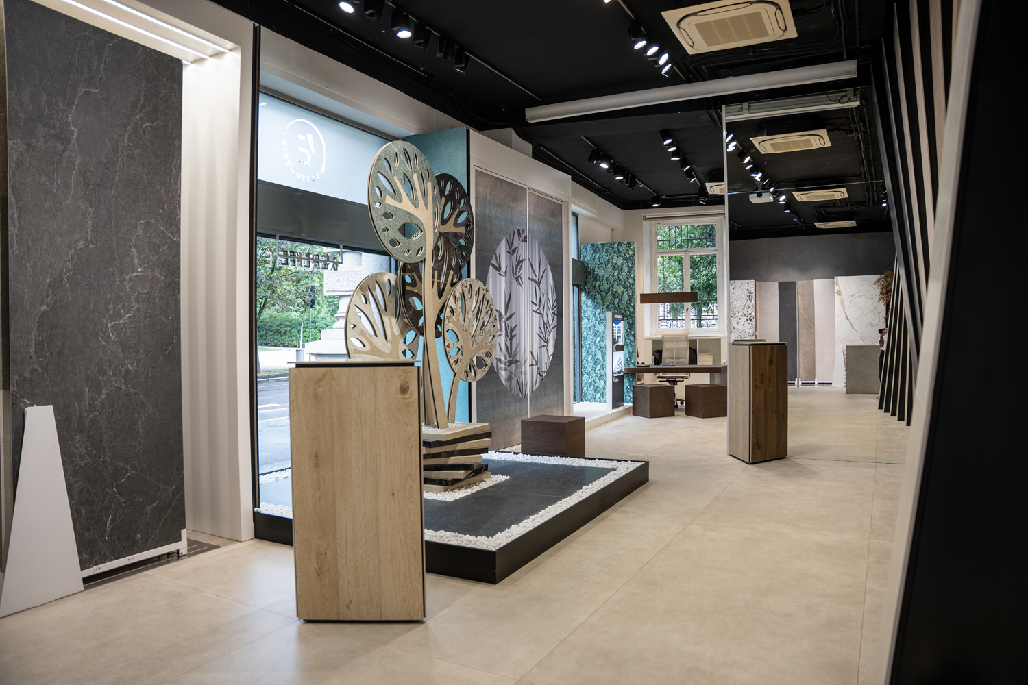 MILAN SHOWROOM: Photo 5